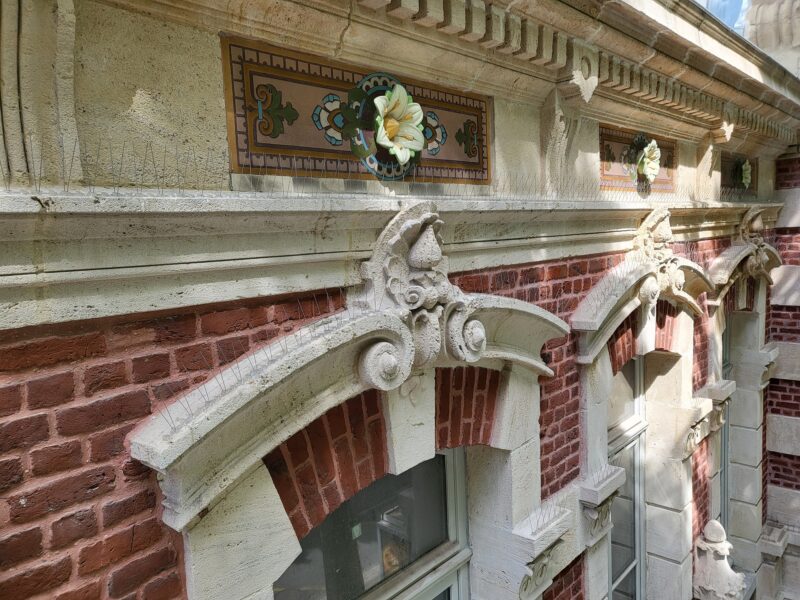 Pose de pics et de filets anti-pigeons